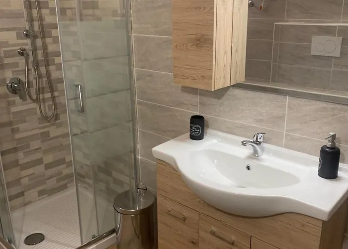 Monolocale Indipendente Nel Quartiere Residenziale Genneruxi Apartman *